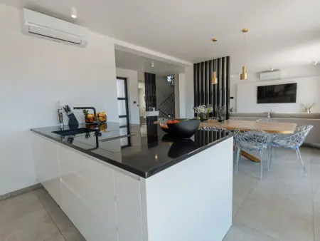 Villa Andris – Piscine privée et jardin à Ližnjan : photo 16