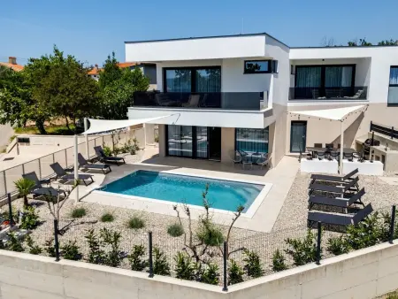 Vila Mirakul : maison 10 personnes avec piscine privée à Omišalj