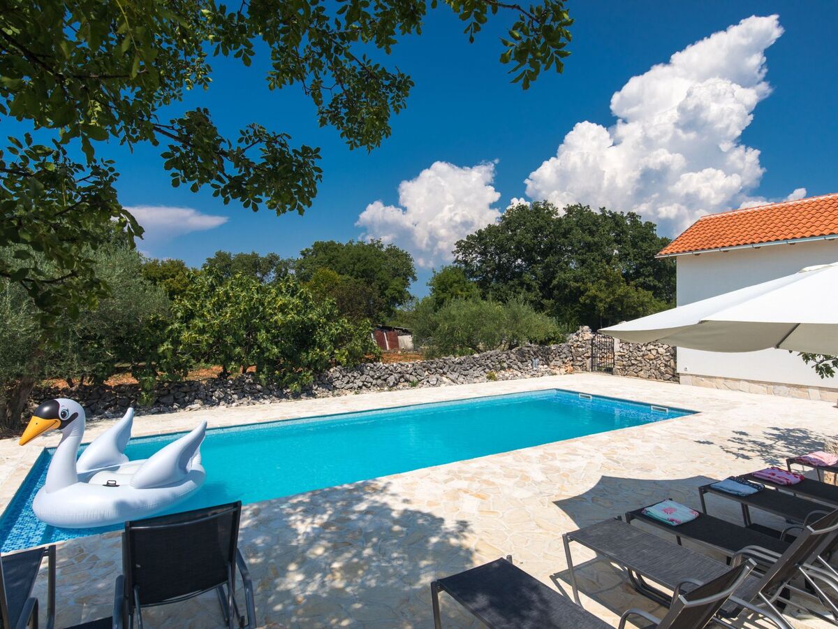 Villa Nadia – 5 chambres avec piscine privée à Krk - Photo 1