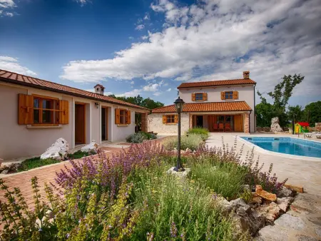 Villa Justina à Krk : 3 chambres, piscine et parking privé : photo 2
