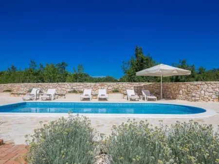Villa Justina à Krk : 3 chambres, piscine et parking privé : photo 7