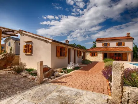 Villa Justina à Krk : 3 chambres, piscine et parking privé : photo 9