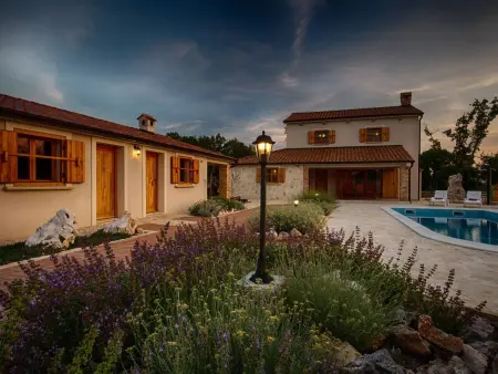 Villa Justina à Krk : 3 chambres, piscine et parking privé : photo 32