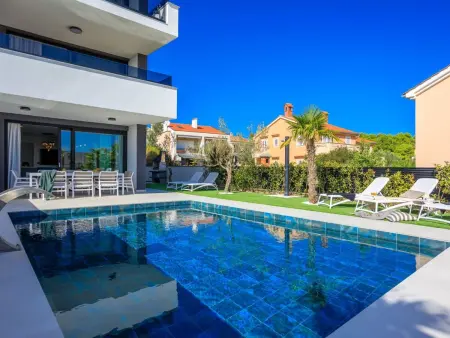 Villa neuve avec piscine chauffée à Krk : photo 2