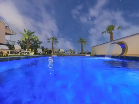 Villa neuve avec piscine chauffée à Krk : photo 3