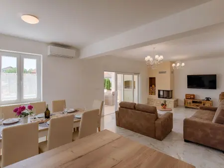 Villa avec piscine privée 40 m² à Pinezići : photo 27
