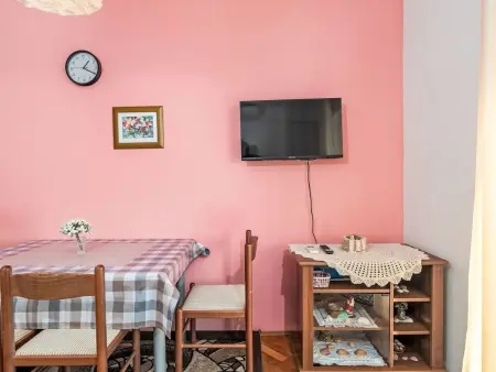 Maison avec balcon couvert à 850 m de la mer, Novalja : photo 4