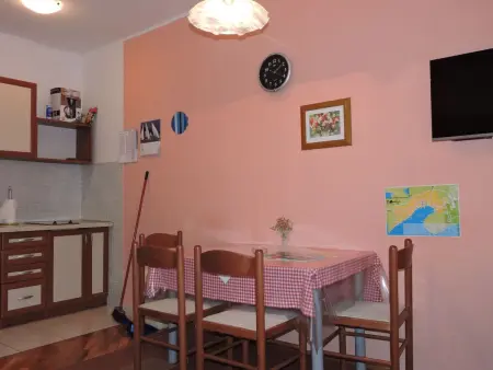 Maison avec balcon couvert à 850 m de la mer, Novalja : photo 8