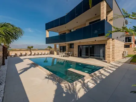 Villa Travera 3 - Maison 10 pers., piscine chauffée, 100m plage