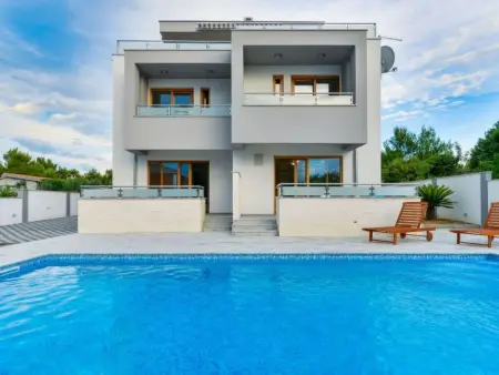 Vila Megy – Maison 10 pers, piscine privée à 50 m de la mer