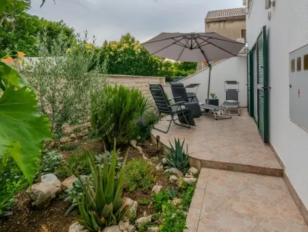 Maison Lucic : 2 appartements, 3 chambres à Zaton