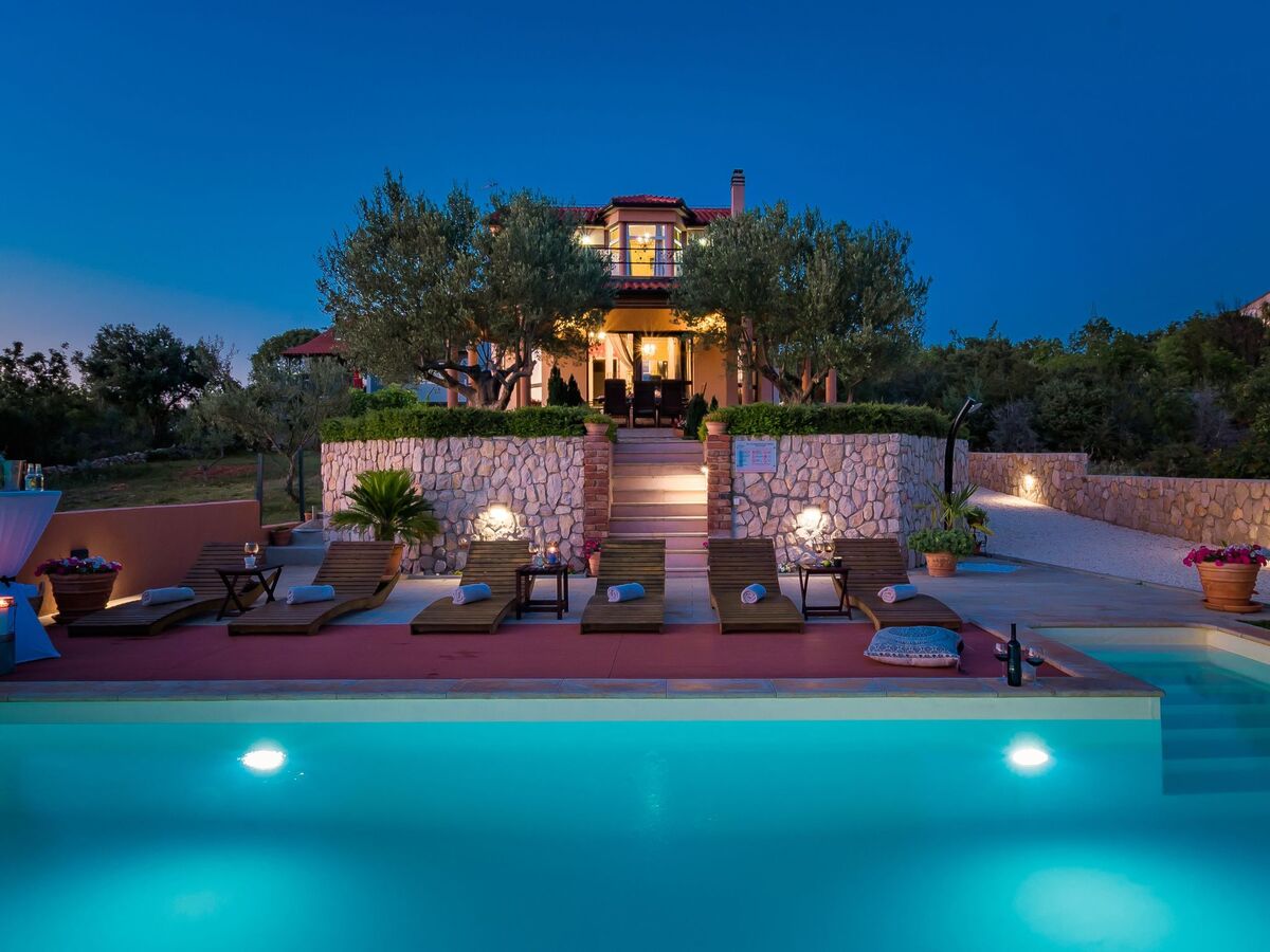 Maison 4 chambres avec piscine privée chauffée à Bilice - Photo 1