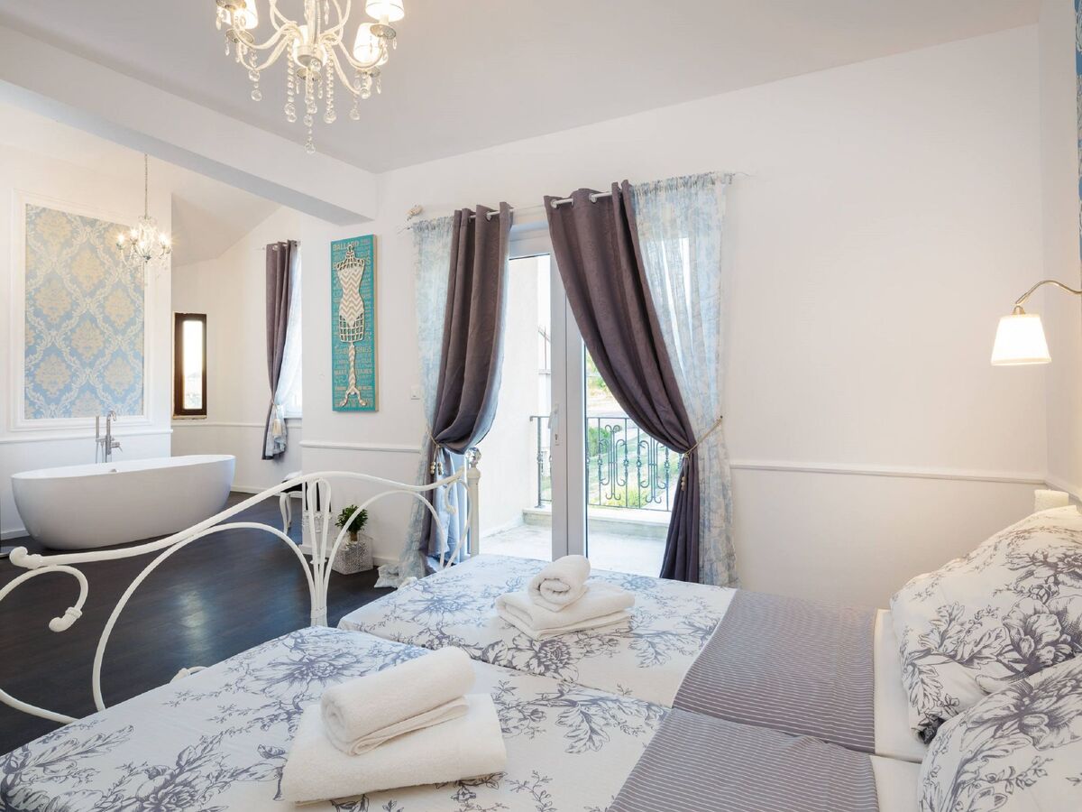 Maison 4 chambres avec piscine privée chauffée à Bilice - Photo 15
