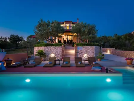 Maison 4 chambres avec piscine privée chauffée à Bilice