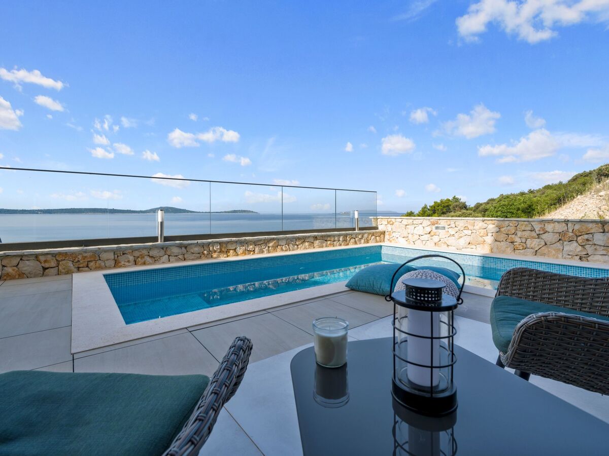 Maison Plava Voda – 4 chambres, piscine chauffée et plage privée - Photo 4