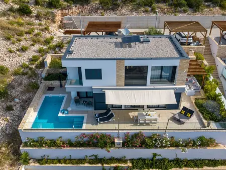 Location maison à Vinišće, Gemütliches Ferienhaus in Vinišće mit Privatem Pool und Meerblick