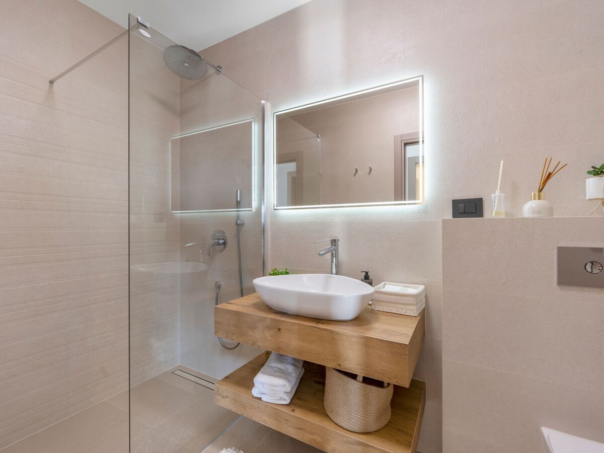 Villa 250m² avec piscine chauffée et sauna à Podstrana - Photo 20