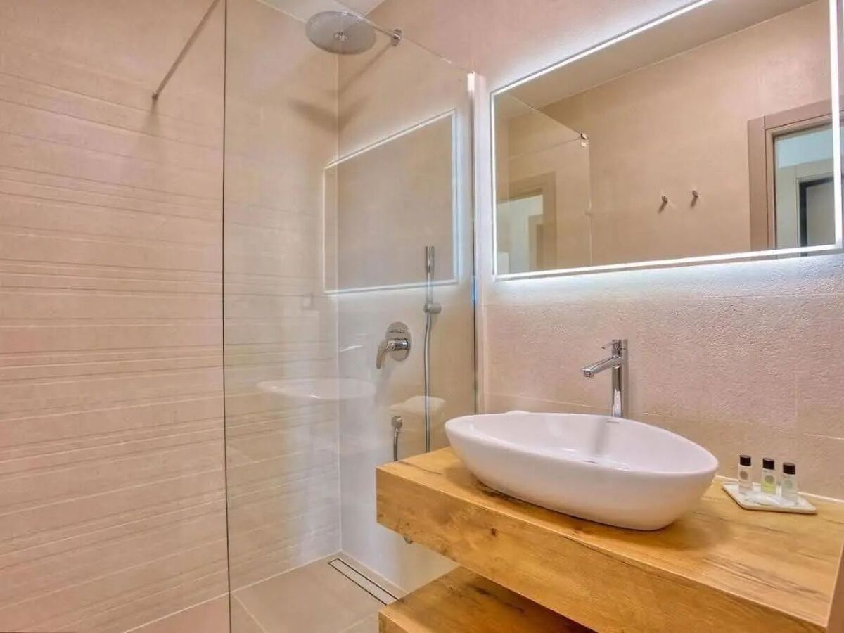 Villa 250m² avec piscine chauffée et sauna à Podstrana - Photo 22