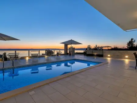 Villa Infinite à Makarska, piscine privée et vue mer