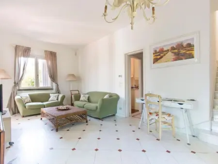 Villa Rita – Maison rénovée avec jardin à Forte dei Marmi : photo 8