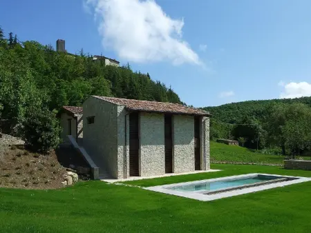 Location maison à San Venanzo, Villa mit privatem Spa und beheiztem Pool