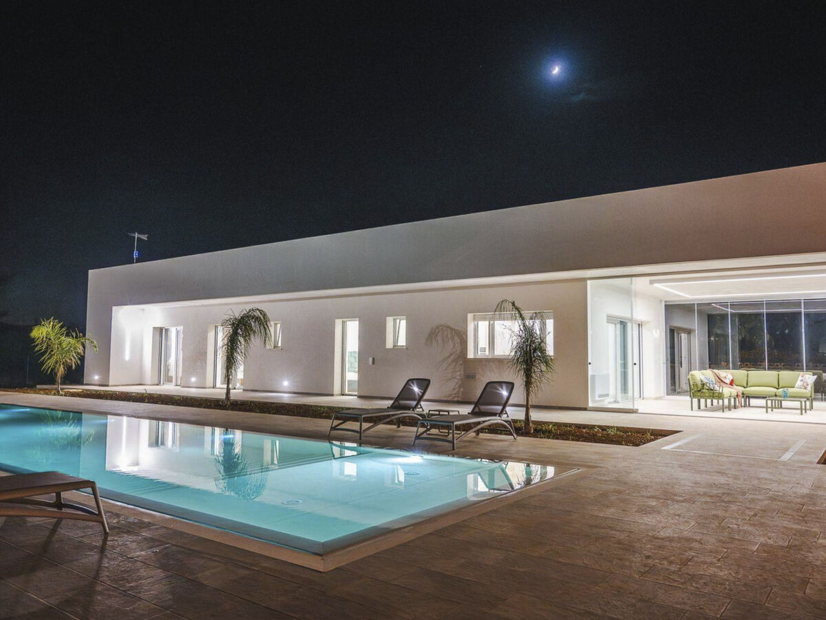 Villa Donnosanto, piscine débordement à 1,5 km plage - Photo 5