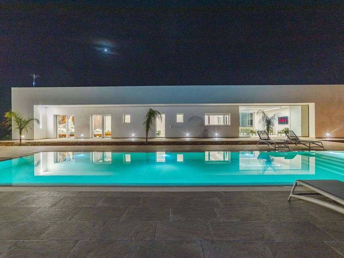 Villa Donnosanto, piscine débordement à 1,5 km plage - Photo 28