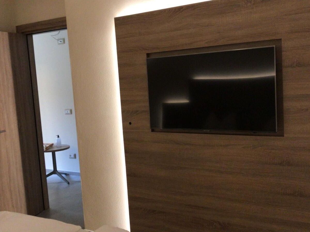 Appartement 2 chambres avec terrasse vue Dolomites - Photo 5