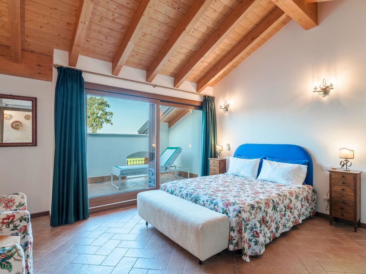 Penthouse in farmhouse - 6 guests, 2 terraces - Photo 8