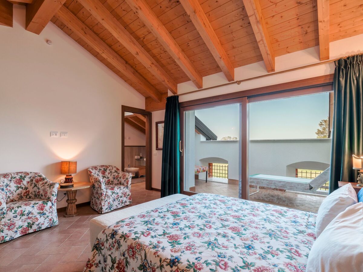 Penthouse in farmhouse - 6 guests, 2 terraces - Photo 9