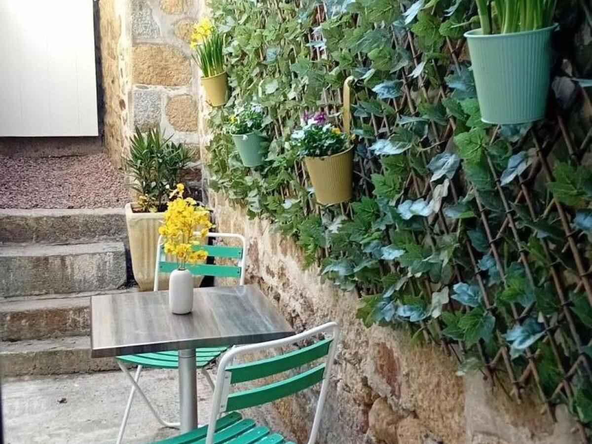 Gîte 4 chambres au cœur de Carrouges avec terrasse - Photo 3
