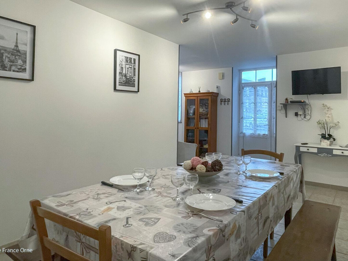 Gîte 4 chambres au cœur de Carrouges avec terrasse - Photo 5