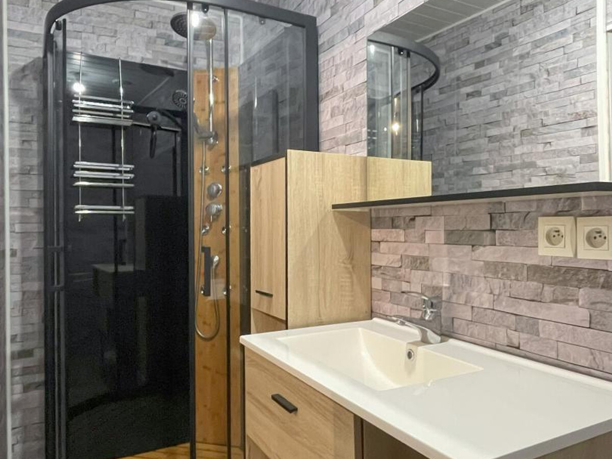 Gîte 4 chambres au cœur de Carrouges avec terrasse - Photo 14