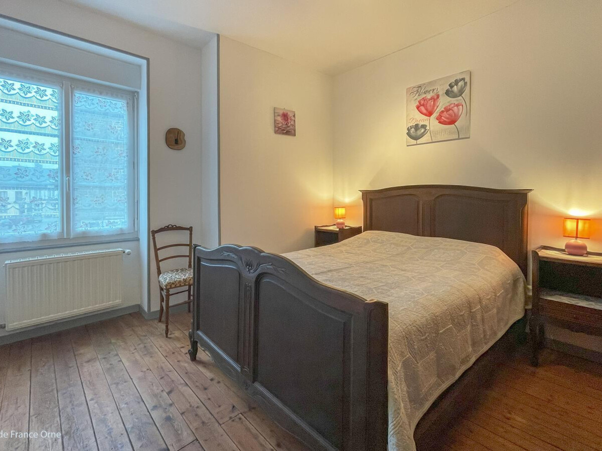 Gîte 4 chambres au cœur de Carrouges avec terrasse - Photo 17