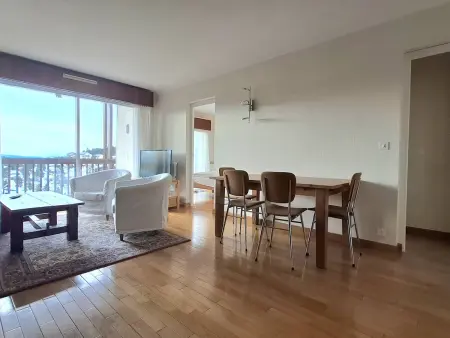 Location appartement à Bolquère, Appartement T3 spacieux avec terrasse et parking, proche télésiège