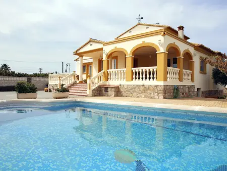 Location villa à Denia, Villa Confort à Dénia: 8 Pers, Piscine Privée, Clim, Proche Centre et Plage