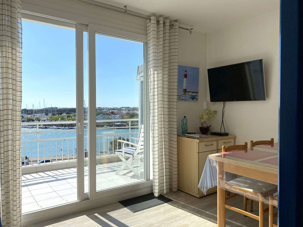 Studio face au port, dernier étage à Saint-Gilles - Photo 1