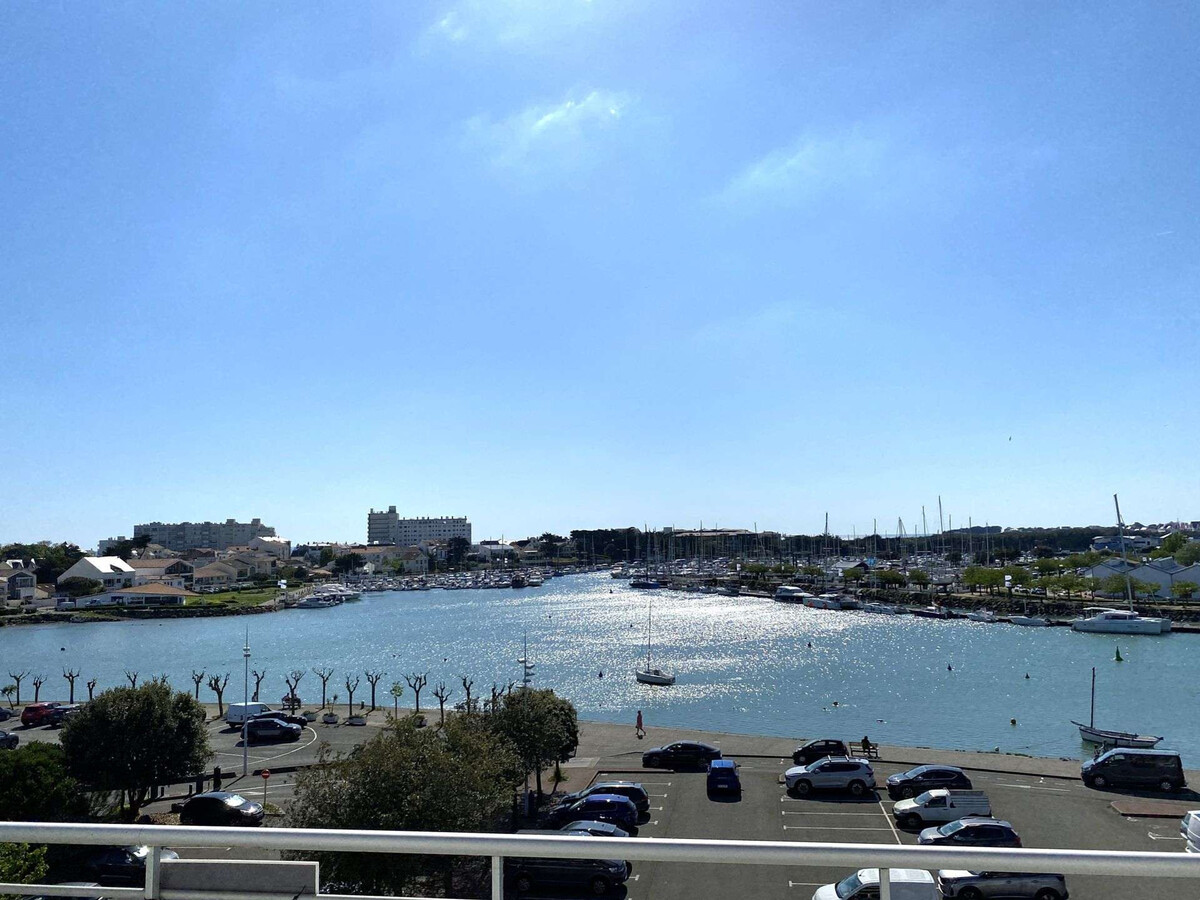 Studio face au port, dernier étage à Saint-Gilles - Photo 8