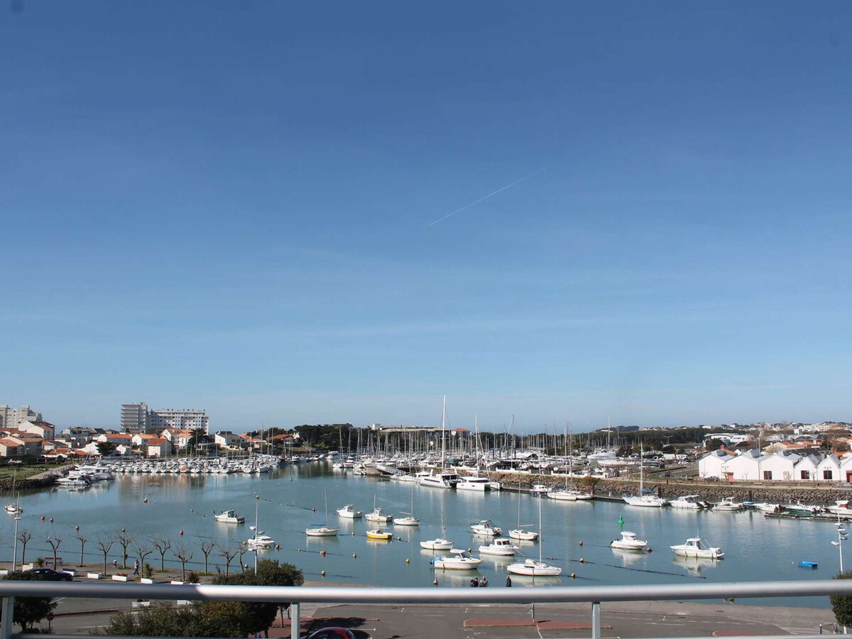 Studio face au port, dernier étage à Saint-Gilles - Photo 10