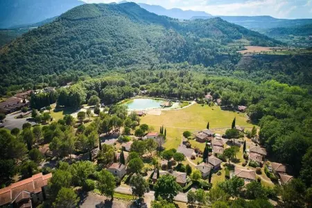 Location appartement à QUILLAN, Villa dans les Pyrénées avec piscine et terrasse