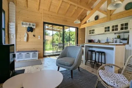 Location appartement à LE VERDON SUR MER, Chalet près de la plage de Chambrette