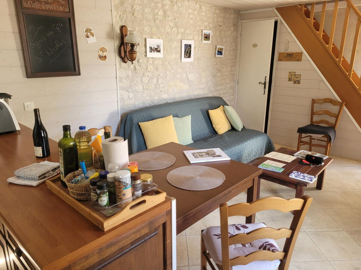 Gîte 18e siècle à Tavant, cour privée 65 m² fermée - Photo 3