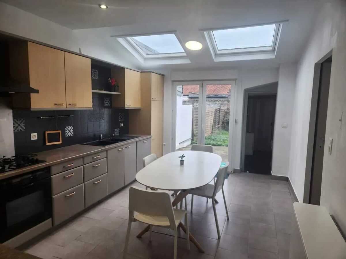 Maison 150 m² à Mouscron, jardin clôturé et cheminée - Photo 2