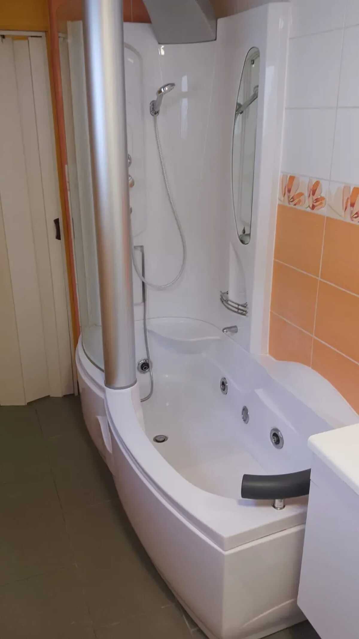 Maison 150 m² à Mouscron, jardin clôturé et cheminée - Photo 6