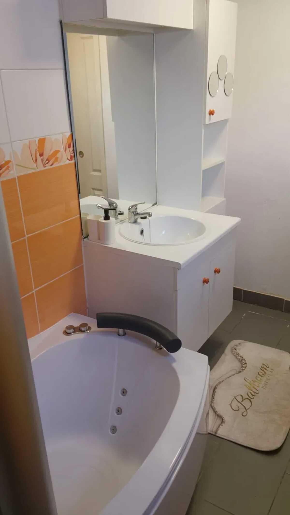 Maison 150 m² à Mouscron, jardin clôturé et cheminée - Photo 29