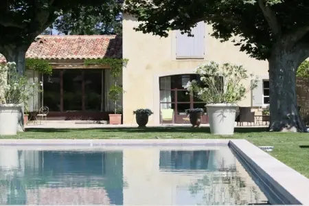 Location appartement à Lagnes, Piscine privée. Séjournez au cœur du Luberon