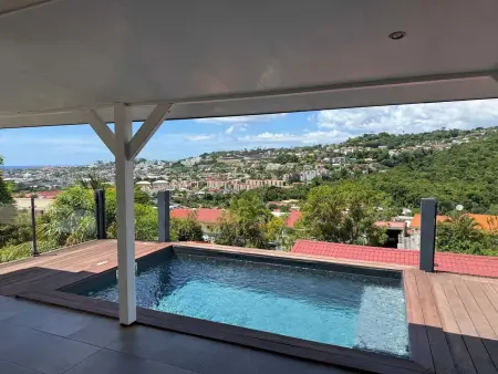 Location villa à Fort de France, Villa avec piscine privée à Fort-de-France, 93 m²