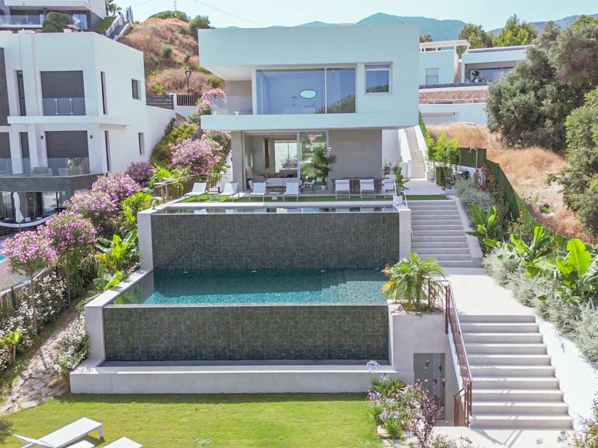 Villa Araucaria : 5 chambres, piscine débordement à Mijas - Photo 4