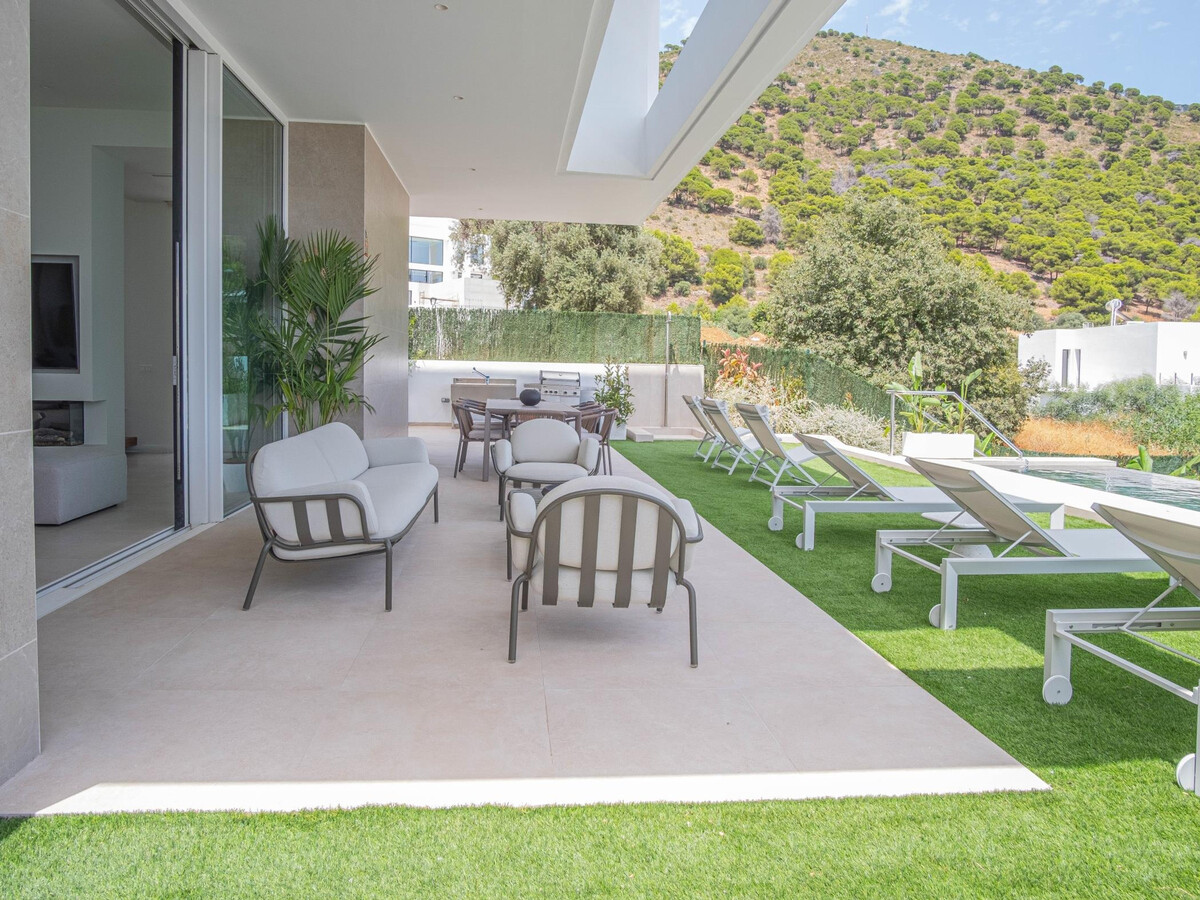 Villa Araucaria : 5 chambres, piscine débordement à Mijas - Photo 11