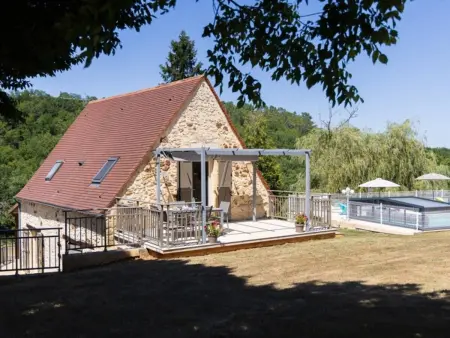 Gîte Résoulès I en pierre à Gourdon, piscine partagée : photo 2